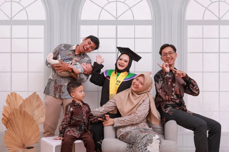Foto Wisuda Mahasiswa Unnes di Potrait Studio Sekaran Semarang