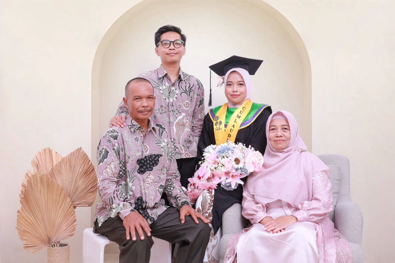 Foto Wisuda Keluarga Undip Semarang