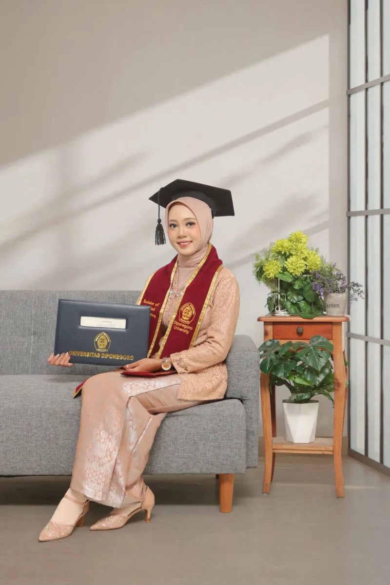 Studio Foto Wisuda Mahasiswi Undip dan Unnes Semarang